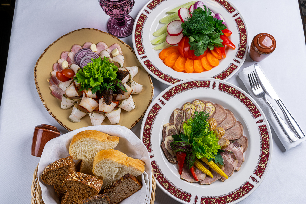 Диканька ресторан краснодар меню. Ресторан казачьей кухни. Ресторан казачьей кухни Станъ. Обед казачьей кухней. Ресторан стан в Краснодаре меню.
